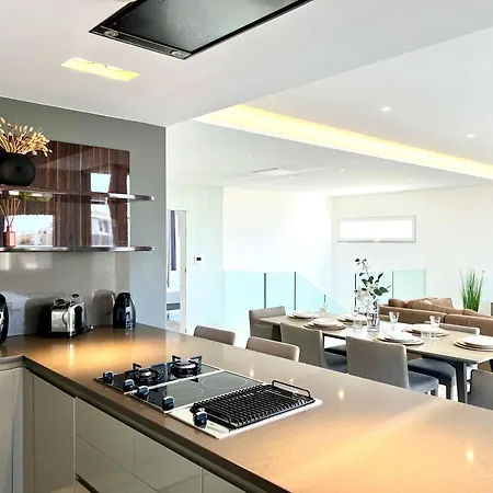 Villa Ixoria Unit 2 With Rooftop Pool By Arcobnb *
