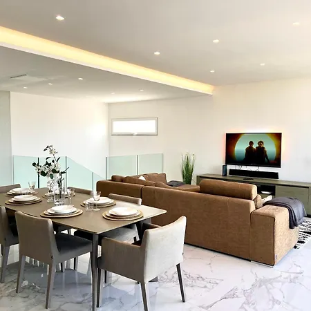 Ixoria Unit 2 With Rooftop Pool By Arcobnb *