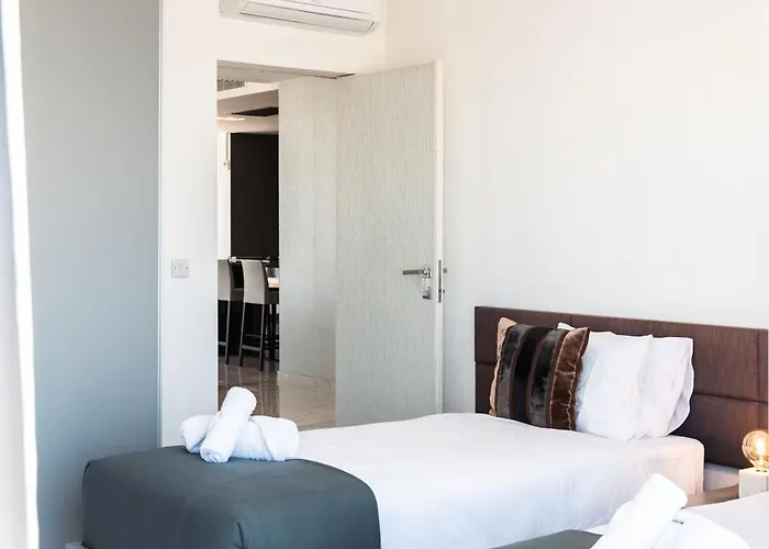 Villa Ixoria Unit 2 W Rooftop Pool By Arco Collection San Ġiljan